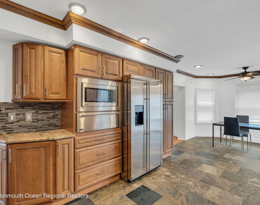 370 W Park Avenue - Photo Thumbnail 14