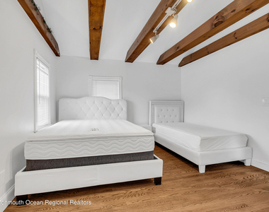 370 W Park Avenue - Photo Thumbnail 19