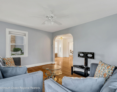 370 W Park Avenue - Photo Thumbnail 10