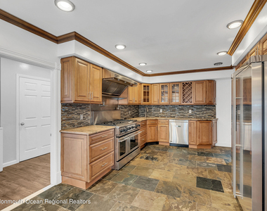 370 W Park Avenue - Photo Thumbnail 11