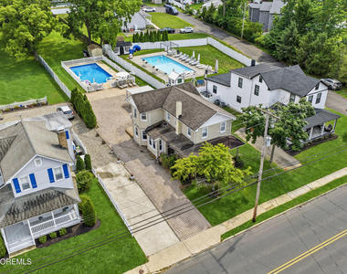 370 W Park Avenue - Photo Thumbnail 2