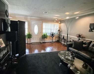 308 Malvern Court - Photo Thumbnail 3