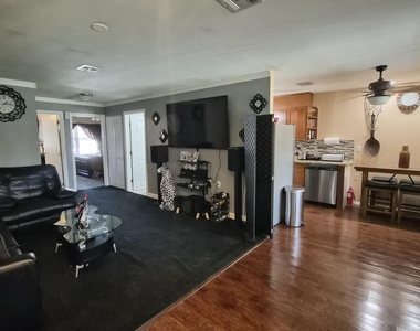 308 Malvern Court - Photo Thumbnail 2