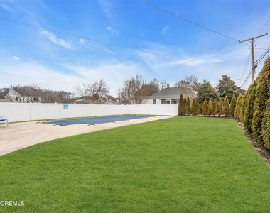 323 Roosevelt Avenue - Photo Thumbnail 16
