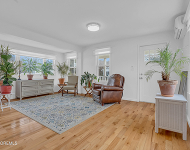 323 Roosevelt Avenue - Photo Thumbnail 3