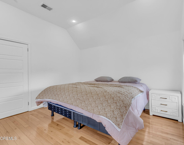 323 Roosevelt Avenue - Photo Thumbnail 15