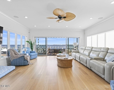 1 Pershing Boulevard - Photo Thumbnail 17