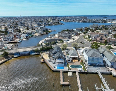 1 Pershing Boulevard - Photo Thumbnail 44