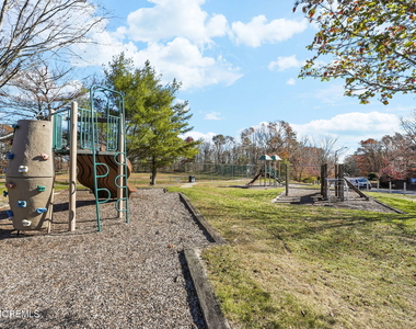 141 Aster Court - Photo Thumbnail 17