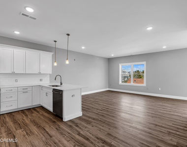 33 Union Avenue - Photo Thumbnail 12