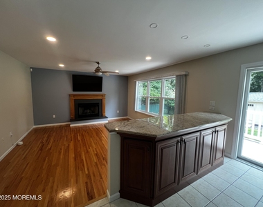 1624 Melville Street - Photo Thumbnail 10
