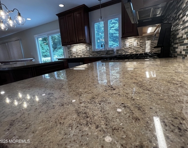 1624 Melville Street - Photo Thumbnail 8