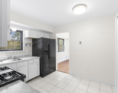 13 Laurel Crest Drive - Photo Thumbnail 8
