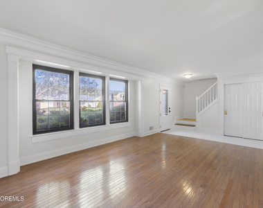 13 Laurel Crest Drive - Photo Thumbnail 4