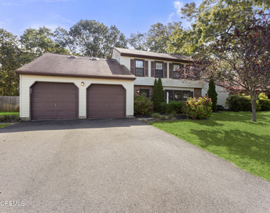 13 Laurel Crest Drive - Photo Thumbnail 2