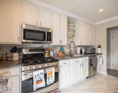 786 Nebraska Avenue - Photo Thumbnail 15