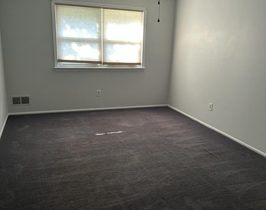 101 Waterfront Drive - Photo Thumbnail 12