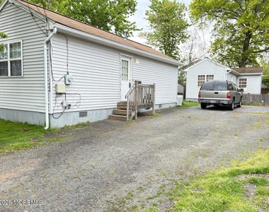 548 Clark Avenue - Photo Thumbnail 8