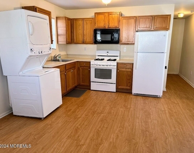 548 Clark Avenue - Photo Thumbnail 2