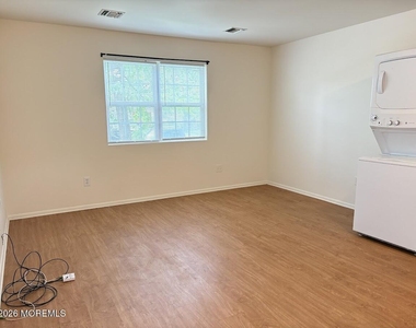 548 Clark Avenue - Photo Thumbnail 1