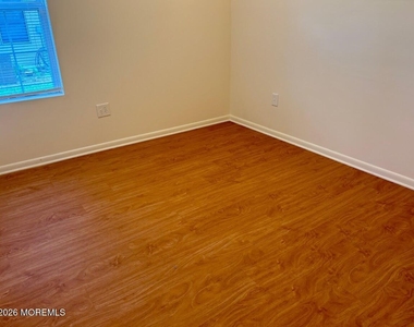548 Clark Avenue - Photo Thumbnail 3