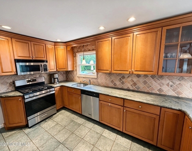 7 Carole Drive - Photo Thumbnail 8