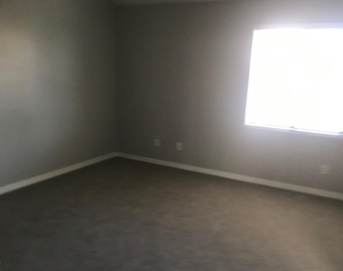 736 S Beck Avenue - Photo Thumbnail 25