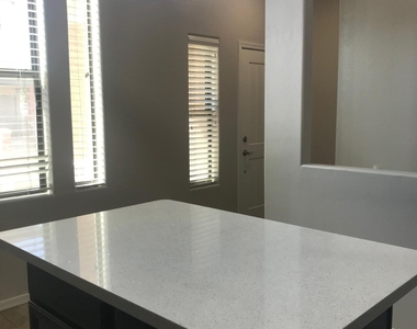 736 S Beck Avenue - Photo Thumbnail 7