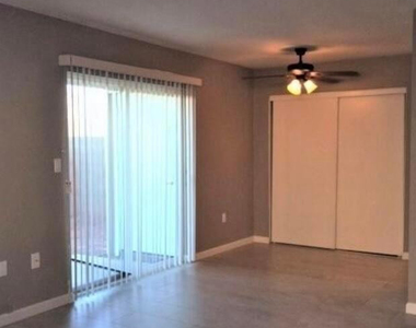6122 W Morten Avenue - Photo Thumbnail 2