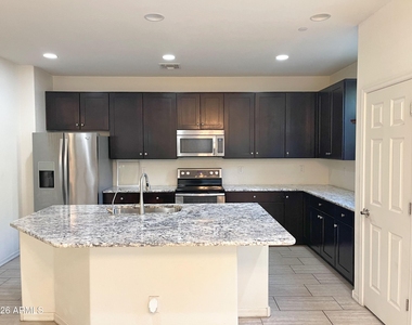 4737 E Betty Elyse Lane - Photo Thumbnail 2