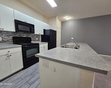 18416 N Cave Creek Road - Photo Thumbnail 1