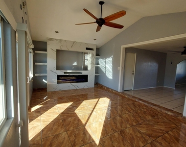 1636 N 64th Drive - Photo Thumbnail 20