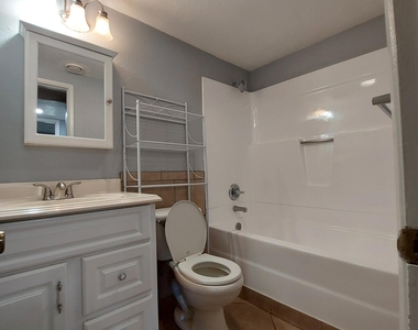 1636 N 64th Drive - Photo Thumbnail 24