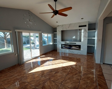 1636 N 64th Drive - Photo Thumbnail 19
