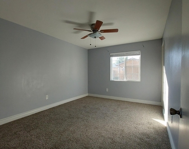 1636 N 64th Drive - Photo Thumbnail 25