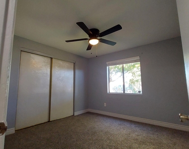 1636 N 64th Drive - Photo Thumbnail 22