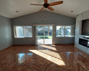 1636 N 64th Drive - Photo Thumbnail 18