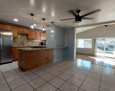 1636 N 64th Drive - Photo Thumbnail 13
