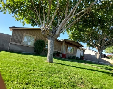 1636 N 64th Drive - Photo Thumbnail 7