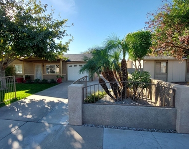 1636 N 64th Drive - Photo Thumbnail 4