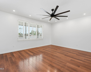 8355 E Stella Lane - Photo Thumbnail 6