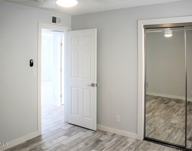 3141 N 37th Street - Photo Thumbnail 6