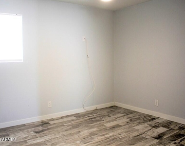 3141 N 37th Street - Photo Thumbnail 7