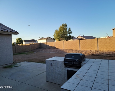 10936 W Vista Avenue - Photo Thumbnail 17