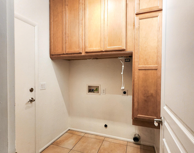 10625 W Salter Drive - Photo Thumbnail 25
