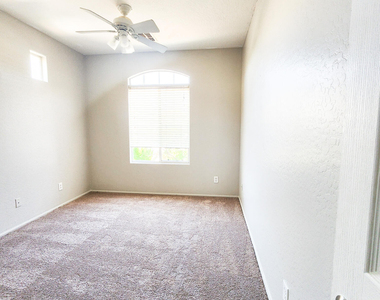 10625 W Salter Drive - Photo Thumbnail 22