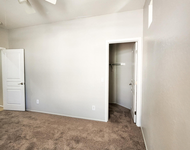 10625 W Salter Drive - Photo Thumbnail 20