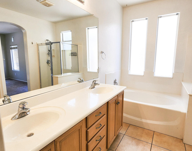 10625 W Salter Drive - Photo Thumbnail 13