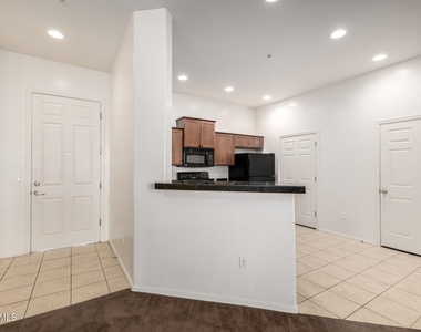 14575 W Mountain View Boulevard - Photo Thumbnail 8