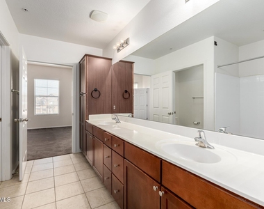 14575 W Mountain View Boulevard - Photo Thumbnail 16